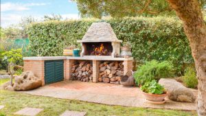 Reasons to Include a Freestanding Fireplace in Your Backyard Renovations