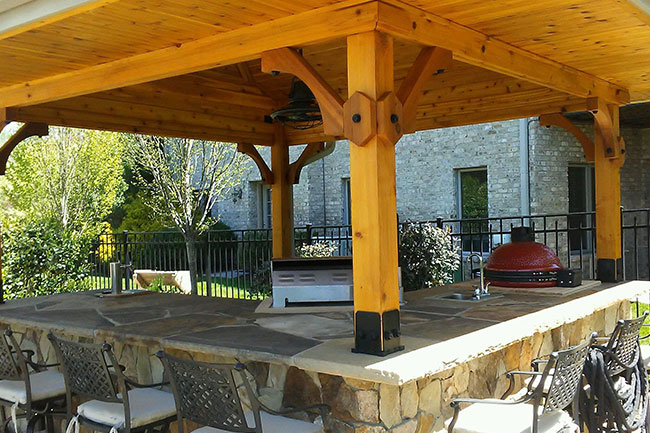 What Does an Outdoor Kitchen Builder Do?